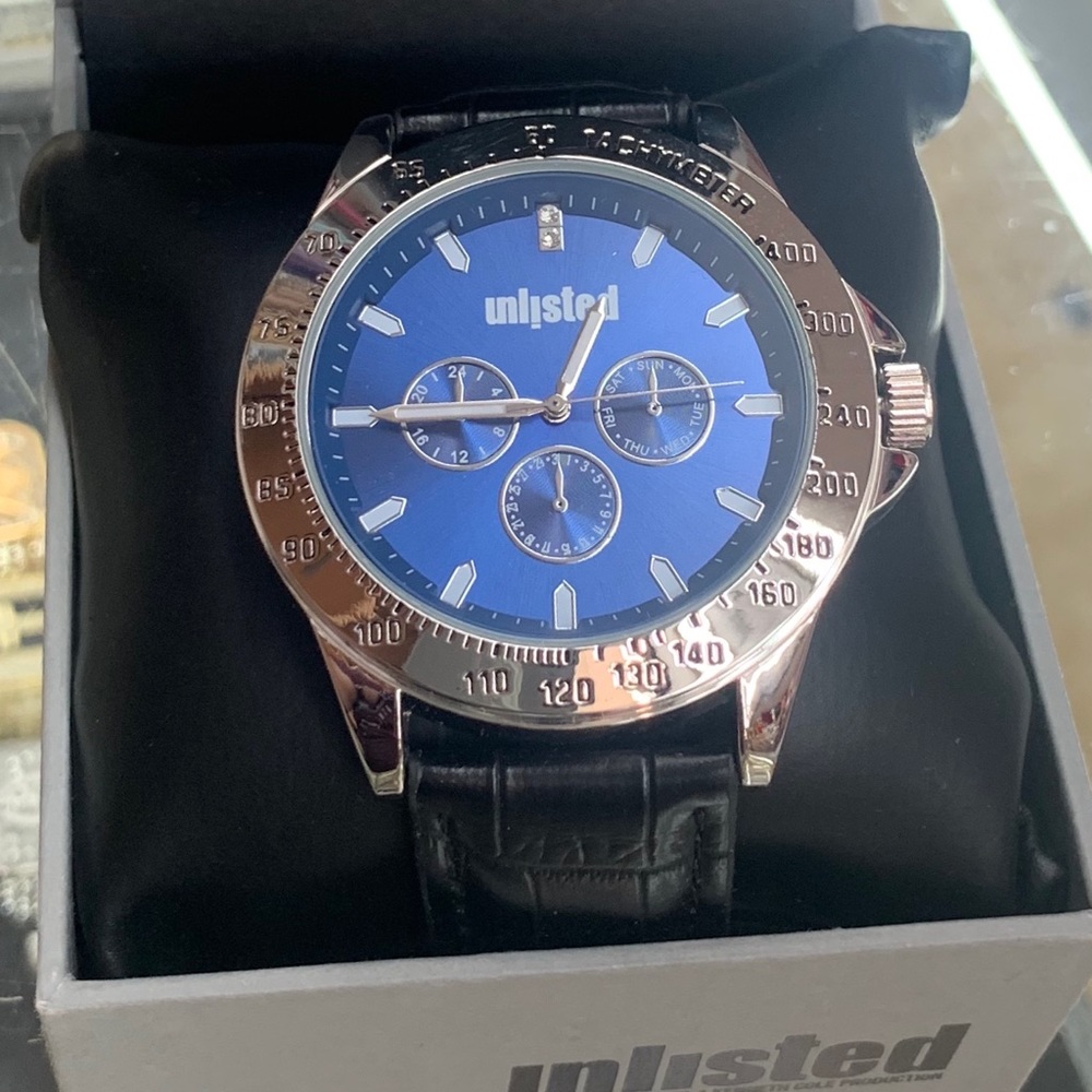 Kenneth Cole Unlisted Mens Watch With Original Box